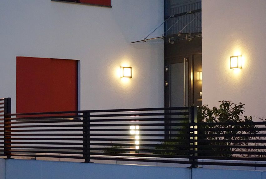 Den Hauszugang und das Hausumfeld mit modernen Außenlampen aus Edelstahl aufwerten